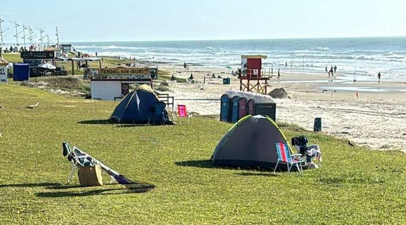 Prefeitura de Torres combate acampamento irregular na beira mar