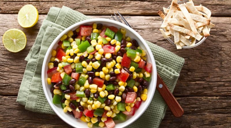 7 saladas proteicas e refrescantes para os dias quentes