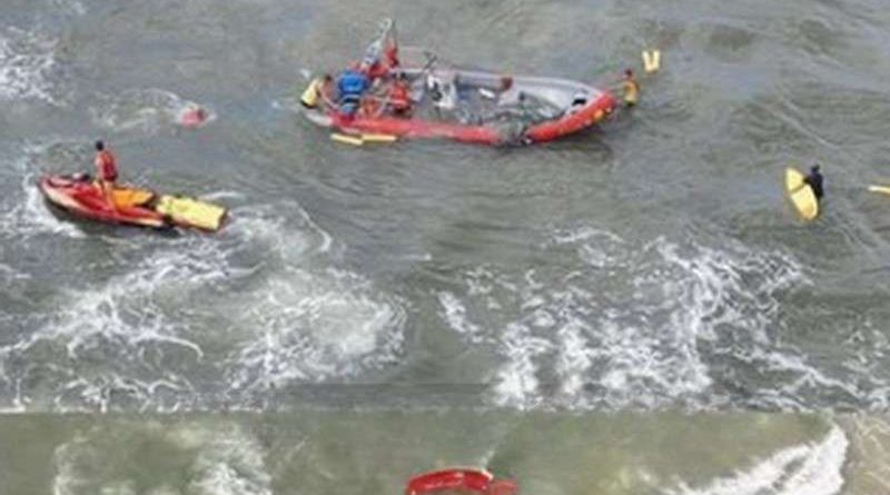 Barra do rio Tramandaí: pescadores são retirados do mar após naufrágio