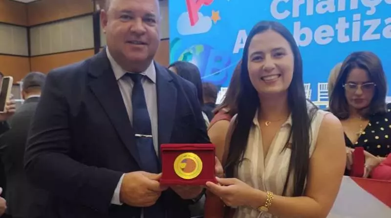 Imbé conquista prêmio ouro do selo nacional compromisso com a alfabetização