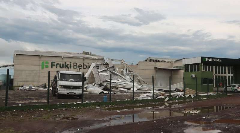 Temporal deixa rastro de destruição em Osório