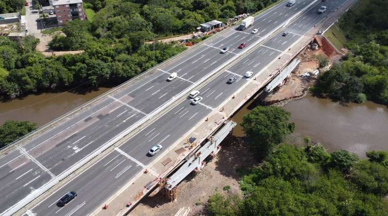 Trânsito será bloqueado na Freeway: içamento de vigas