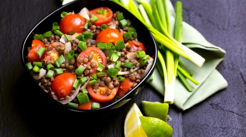 8 saladas proteicas para aumentar a massa muscular