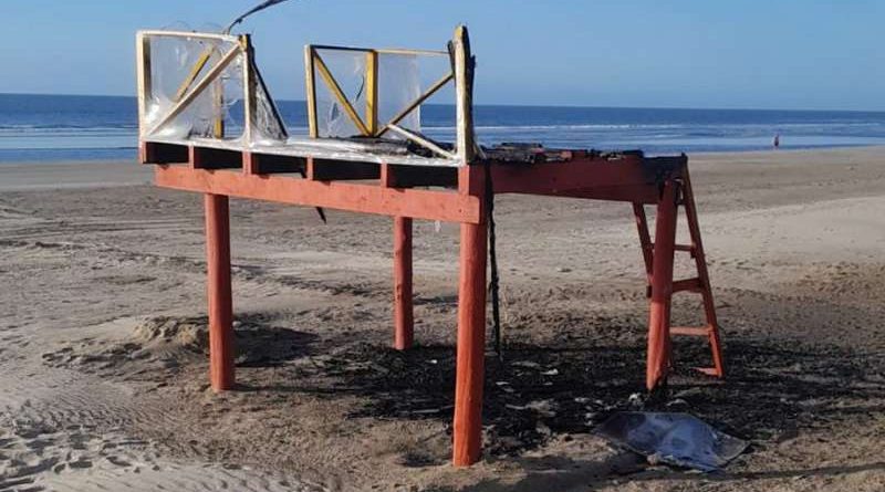 Guarita é destruída na Praia do Cassino