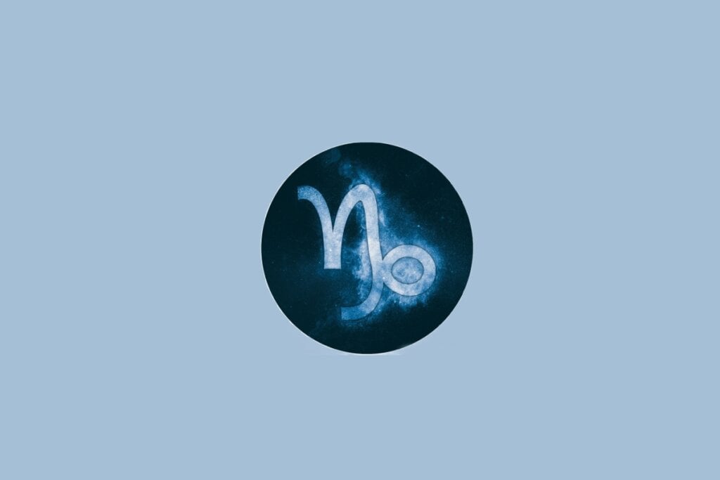 Horóscopo do dia: previsão para os 12 signos em 08/05/2025 64 Ilustração do signo de Capricórnio, em fundo azulado, com símbolo que lembra uma combinação de N e espiral
