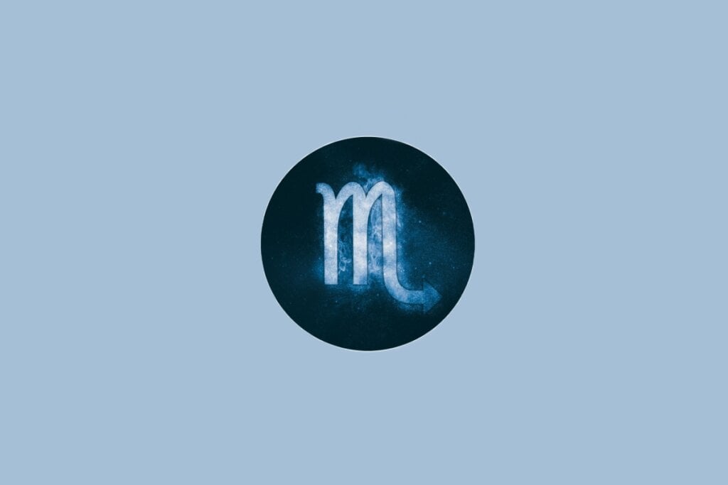 Horóscopo do dia: previsão para os 12 signos em 08/05/2025 62 Ilustração do signo de Escorpião, em fundo azulado, com traço curvo parecendo um "M" finalizado por uma seta.