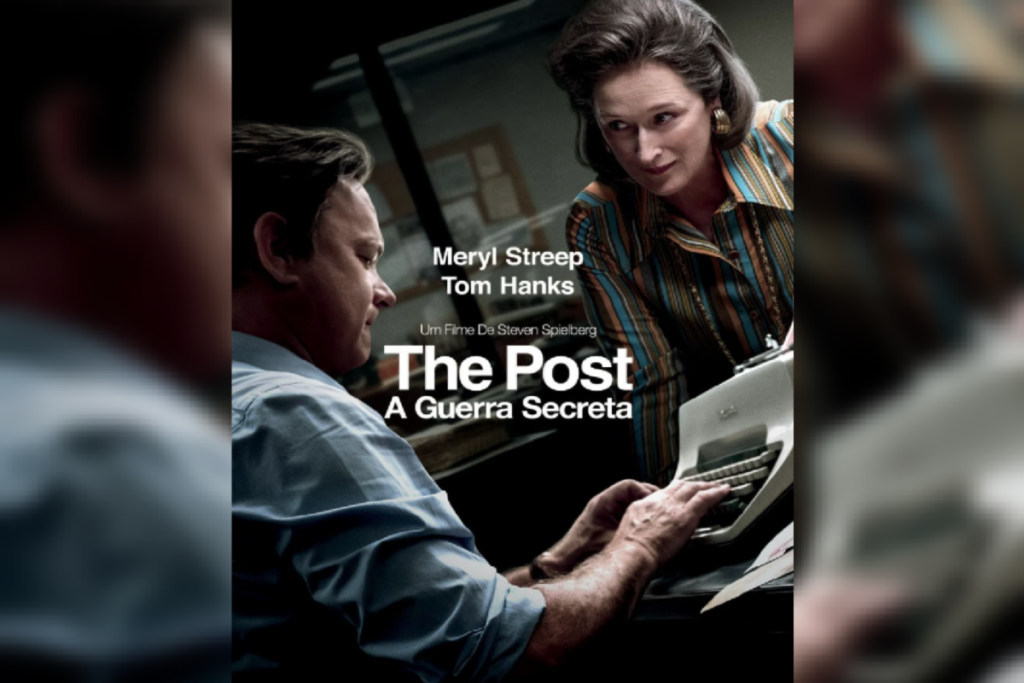 5 filmes para entender a liberdade de imprensa 23 Editora e jornalista conversando diante de uma máquina de escrever