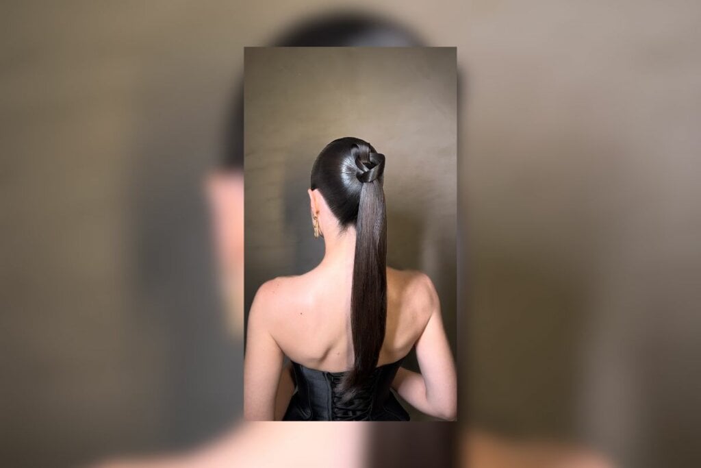 5 penteados diferentes para noivas que querem sair do óbvio 22 Mulher virada de costas com rabo de cavalo no cabelo