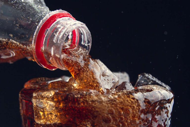 Fábrica da Coca-Cola tem produção suspensa por risco de contaminação